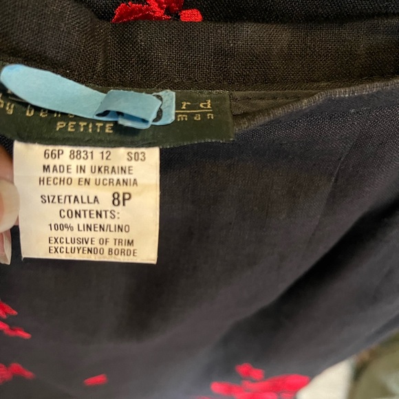 Harvey Bernard beautiful linen set. - Picture 3 of 4